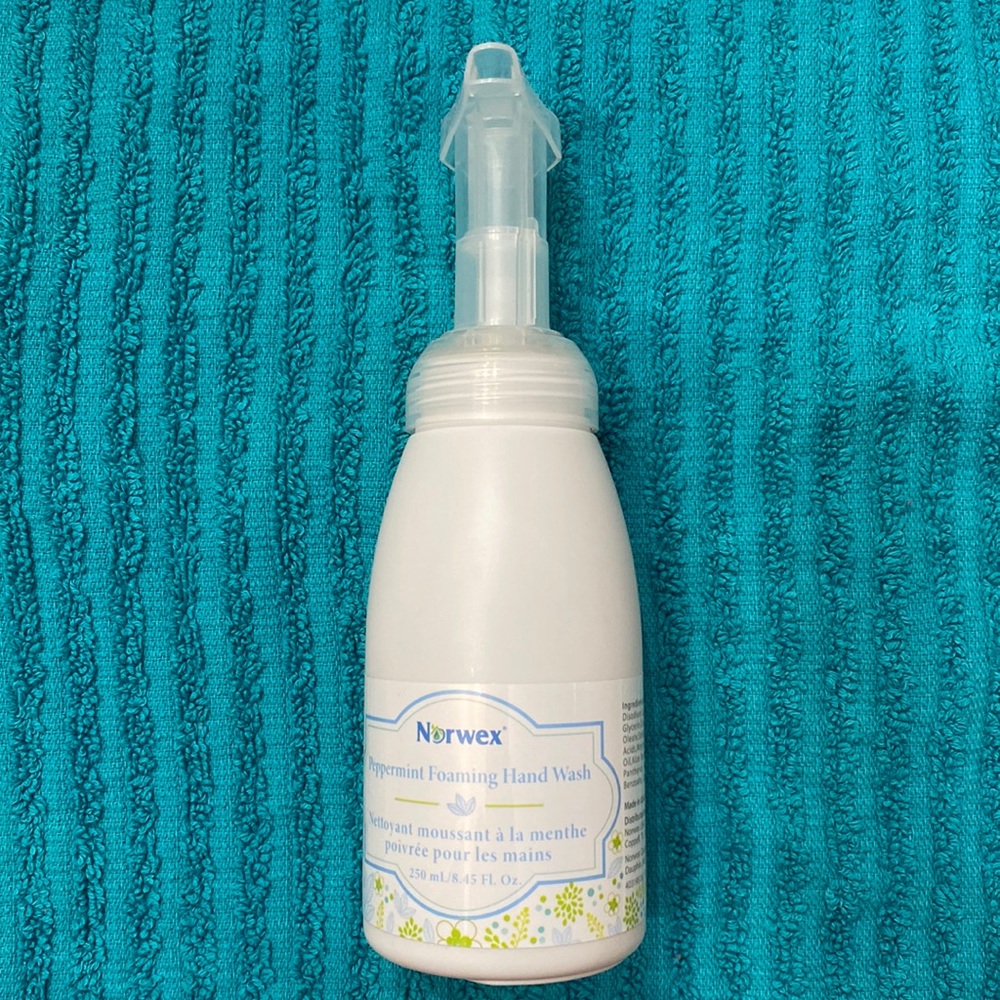 Peppermint Foaming Hand Wash. BNWT